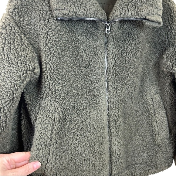 Lululemon - Women’s ‘Cinchable’ Fleece Zip-Up Jacket, Dark Olive - Green, Size 2 - Picture 10 of 16
